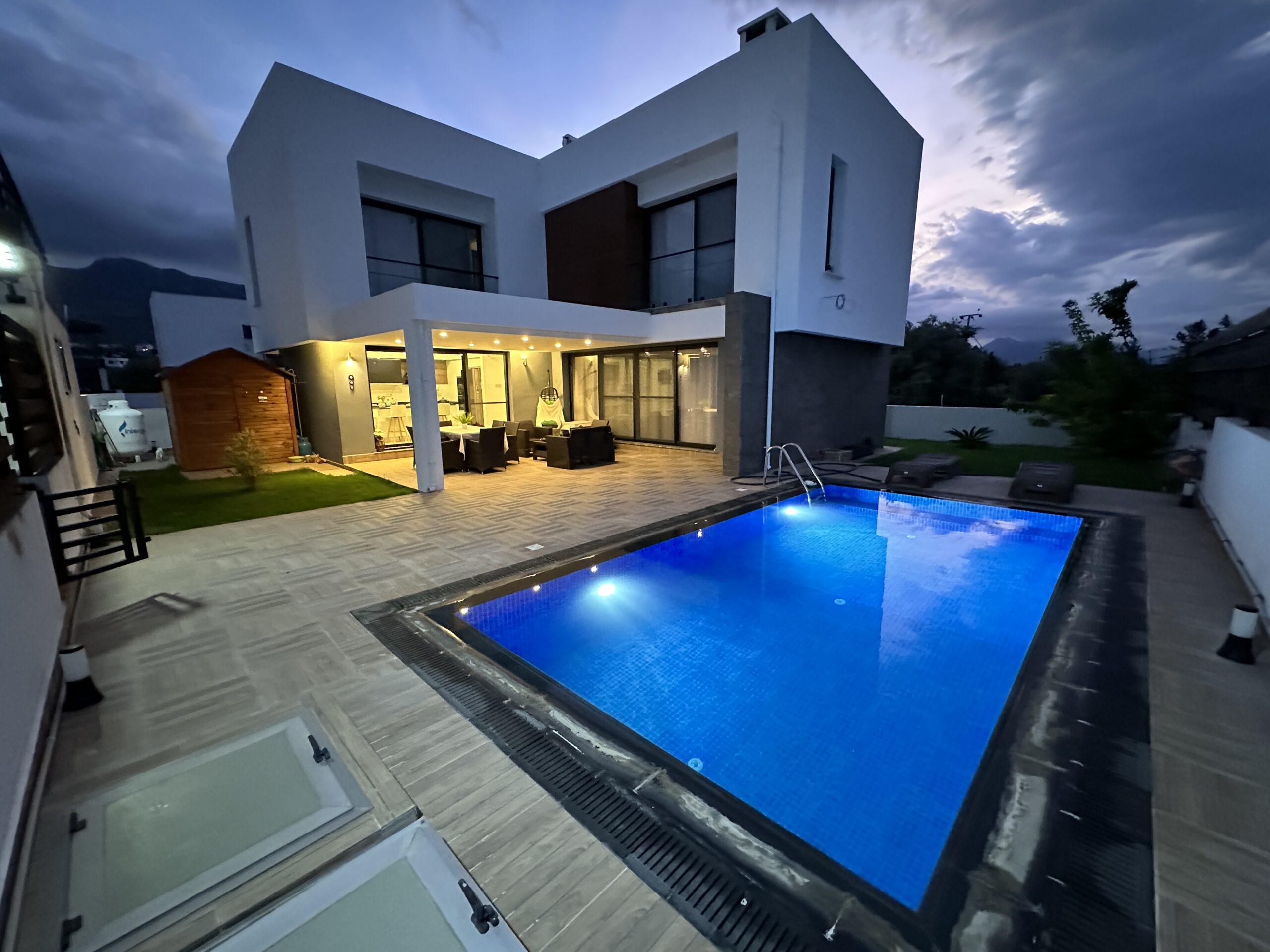Nordzypern Immobilien vollmöbelierte 4+1 Villa mit pool in Kyrenia