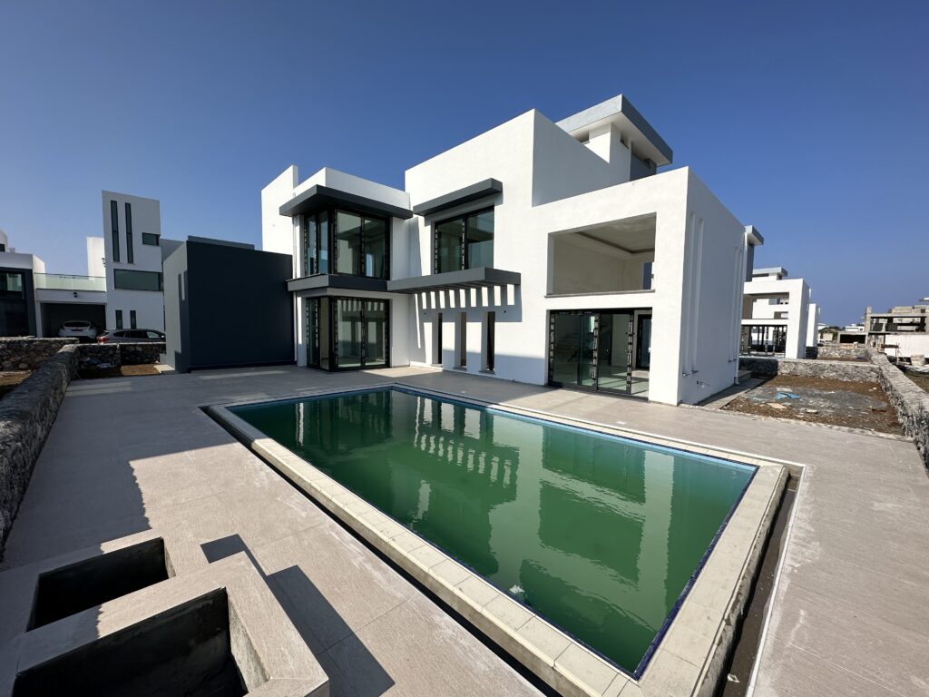 Nord Zypern Immobilien 4&5 Zimmer Villen in Kyrenia