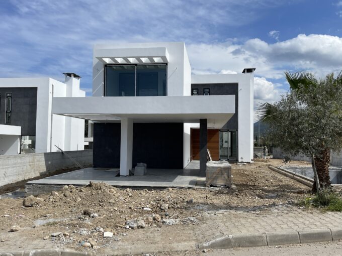 Nordzypern Immobilien 4+1 Luxusvilla mit Meerblick in Edremit