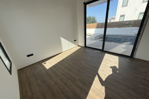 33de5909-4a39-4d6e-8c06-12bdae3e54ed