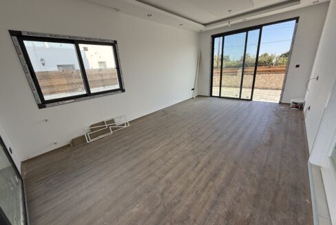 b4e5a3aa-0b45-4483-8ac3-843db95578cb (1)