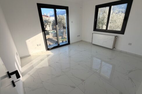 f5086e00-dcc7-455c-9796-cff40779b209