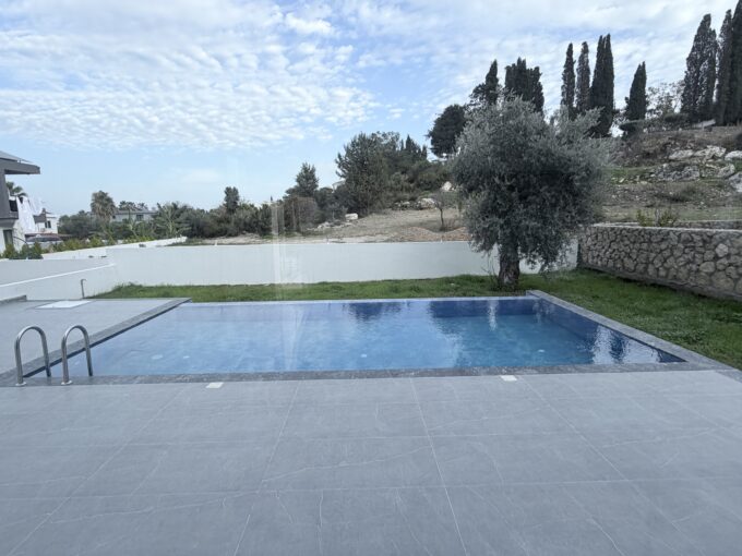 3+1 Villen mit privatem Pool in Çatalköy zu verkaufen