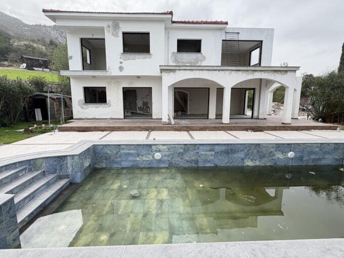 4+1 Luxusvilla in Çatalköy – ''wird komplett neu aufgebaut''zu verkaufen 1 IMG 0333.JPG